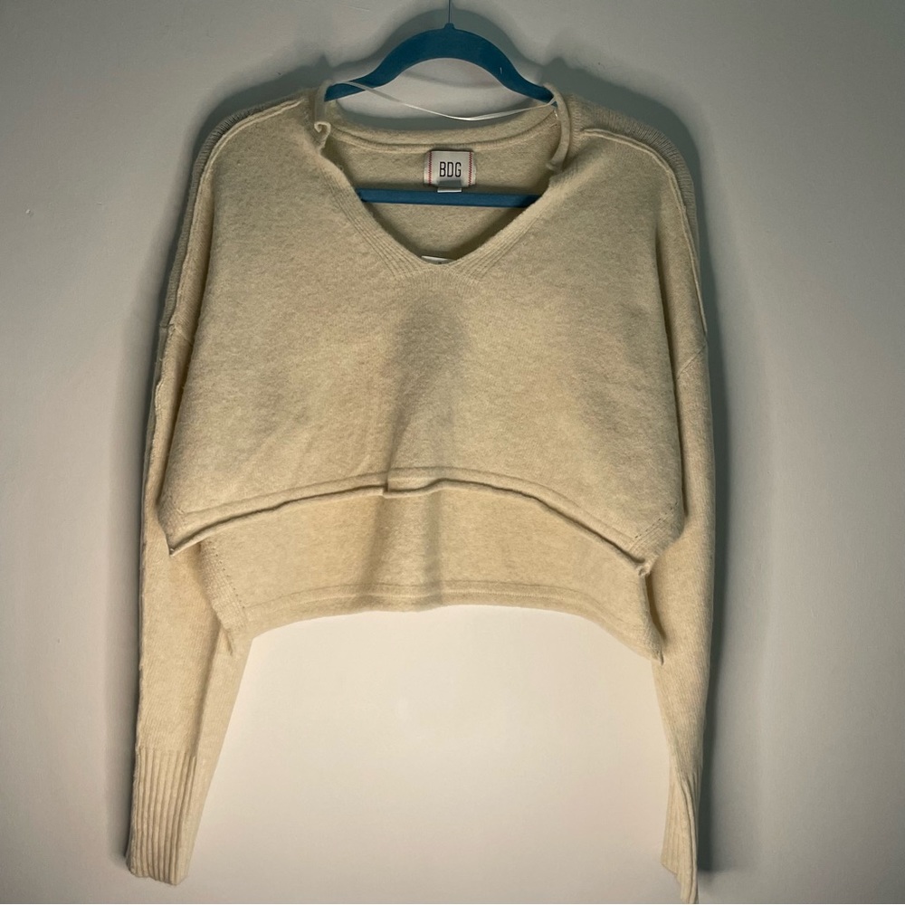 NWT Urban Outfitters Ivory Soft Knit V Neck Pullover Crop Sweater Ladies Size XS